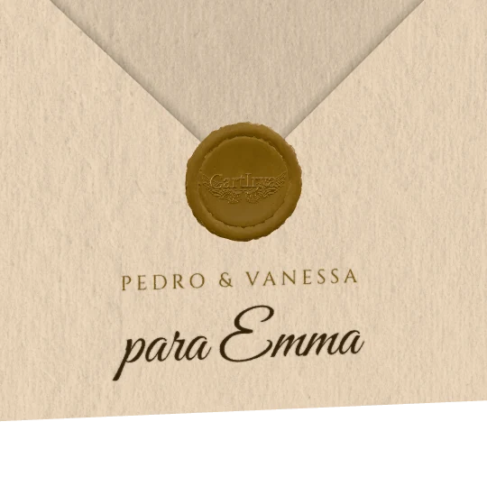 El sello de lacre dorado sobre el sobre marfil