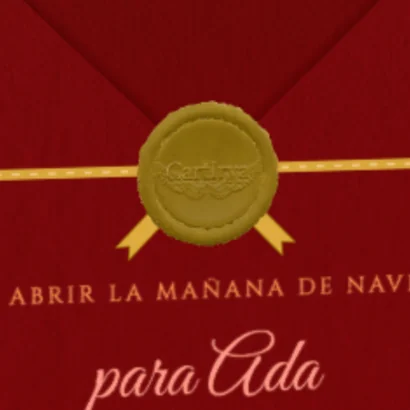 El sello de lacre dorado sobre la cinta del sobre rojo